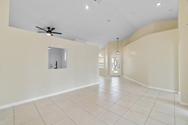Building Photo - 6192 Floral Lakes Dr