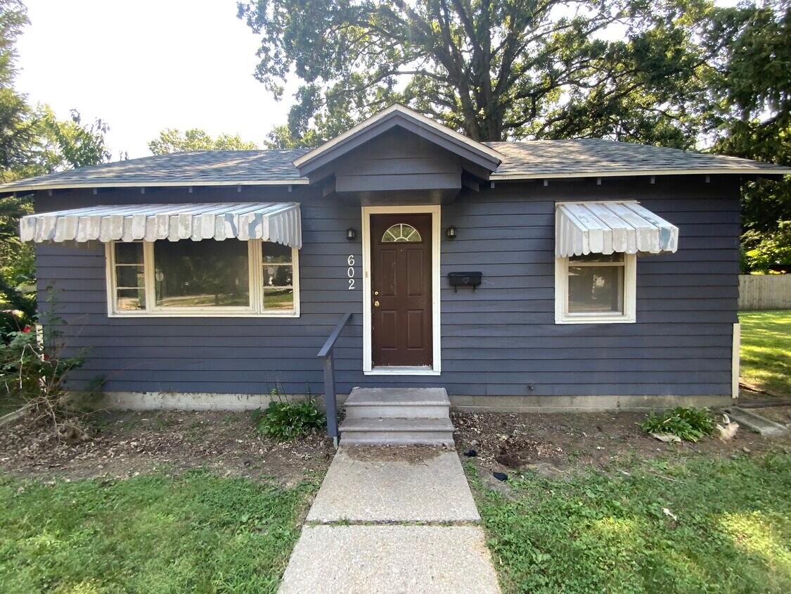 Primary Photo - 602 W English St