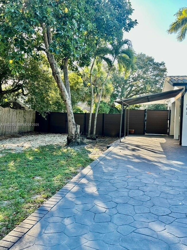 Building Photo - 4681 SW 26th Terrace