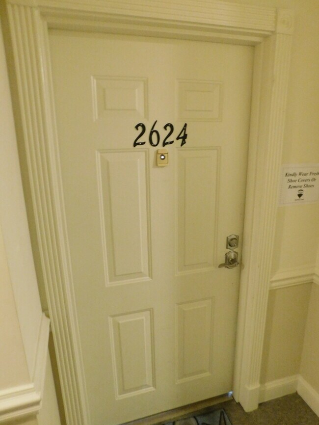 Building Photo - Recently Painted - 2 Bdrm Large Condo Edis...