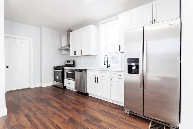 Building Photo - 932 N Richmond St