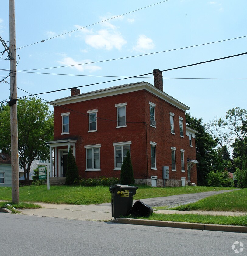 208 Grand Ave, Saratoga Springs, NY 12866 208 Grand Ave Saratoga