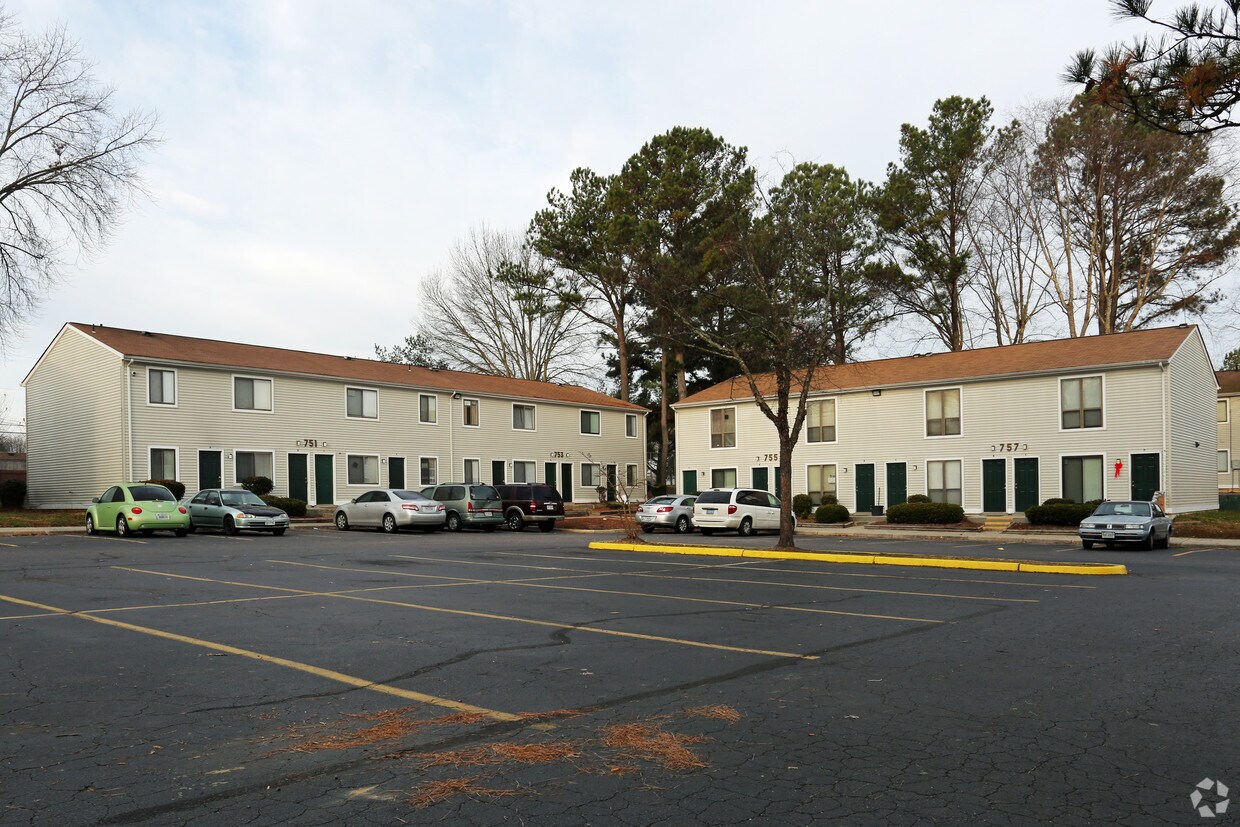 Foto del edificio - Woods Edge Apartments