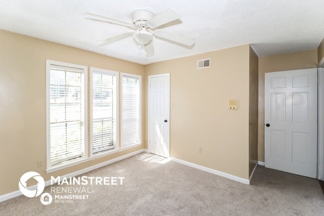 Foto del edificio - 2700 Rockcreek Pkwy