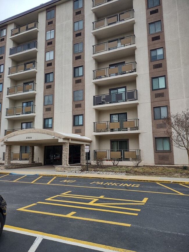 Building Photo - 27705 Valley Run Dr