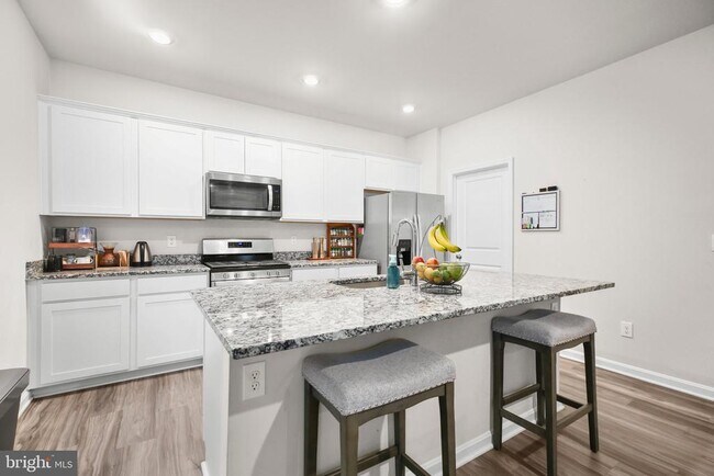 Building Photo - 141 Livingwood Ct