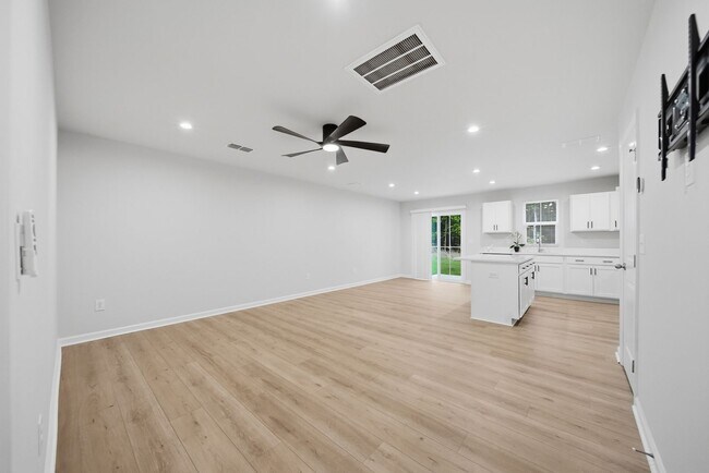 Foto del edificio - Modern 3 Bed 2.5 Bath Townhome in Bear Park Community