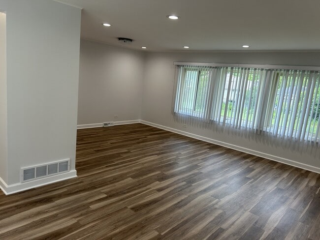 Building Photo - 105 N Phelps Ave
