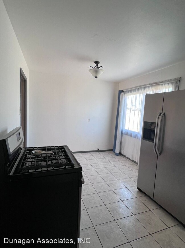 Building Photo - 3 br, 1 bath House - 1028 N. 6th