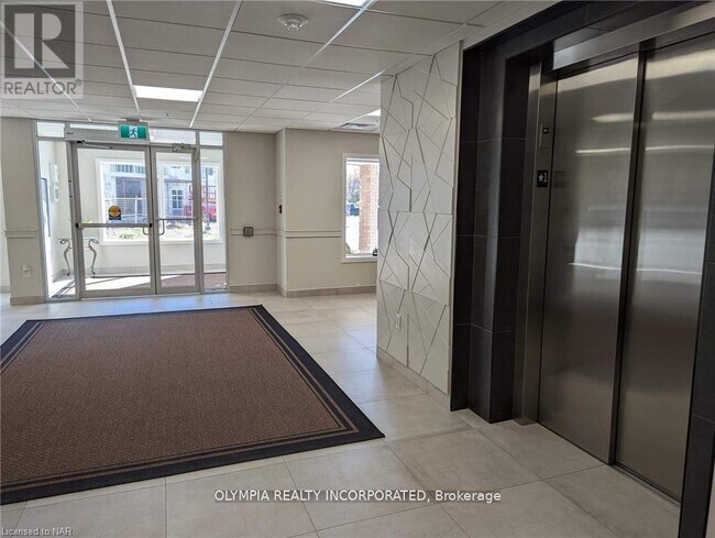 Photo du bâtiment - 5629-5629 Swayze Dr