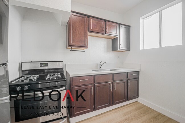 Building Photo - 4348 Lockwood Ave