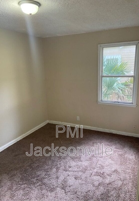 Building Photo - 1043 Westbrook Cir E