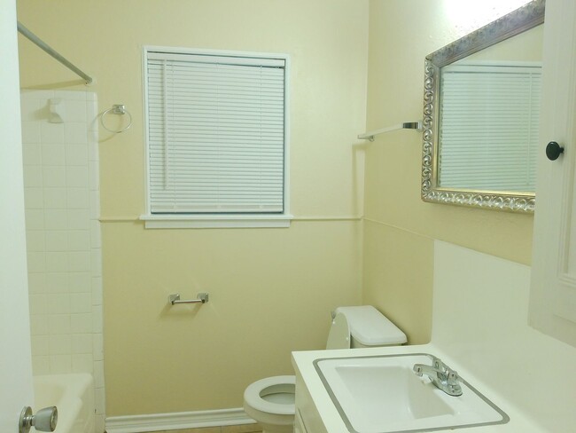 Foto del edificio - 109 Sutherland Dr