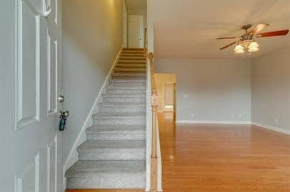 Building Photo - Beautiful 3 bedrooms 2.5 bathrooms in Spri...