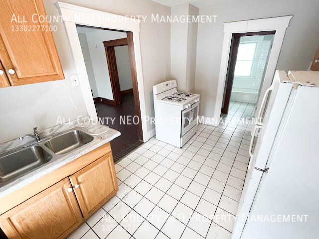 Building Photo - 9423 Denison Ave