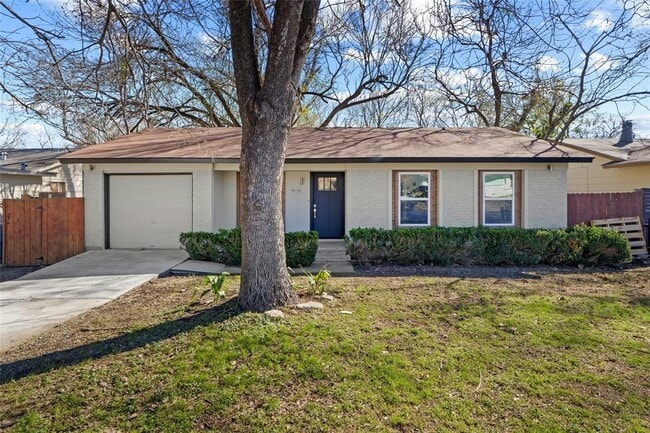 Building Photo - 9417 N Creek Dr