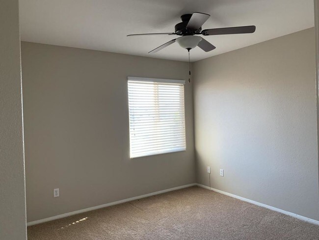 Building Photo - 8353 Oasis Bloom