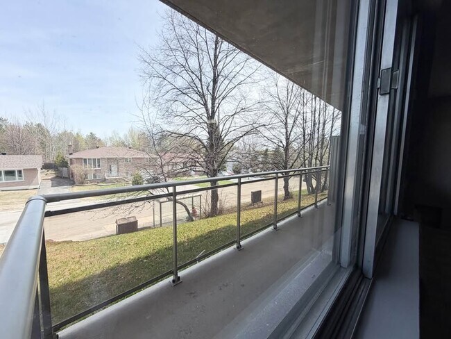 Building Photo - 1 Humber Ct