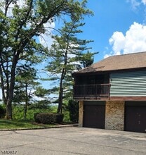 Building Photo - 18 Ridgedale Dr