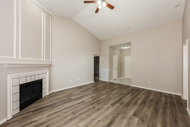 Foto del edificio - 2517 Country Creek Ln