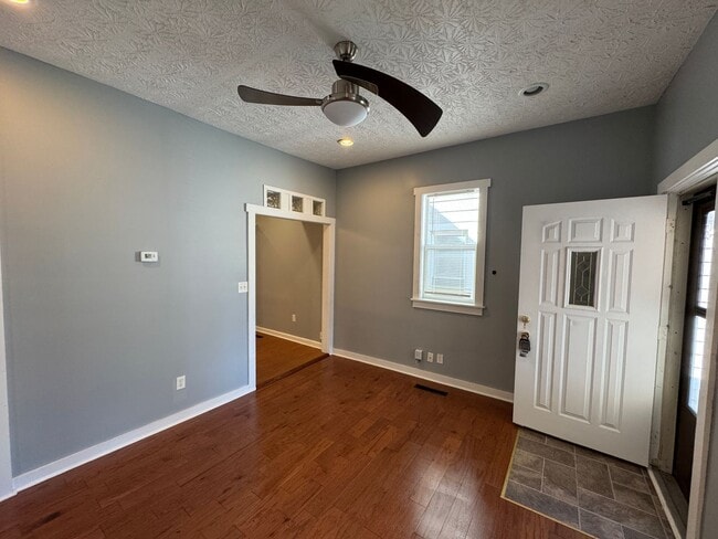 Photo - Fountain Sqaure 2 Bedroom 1 Bath with a bonus room/office. House