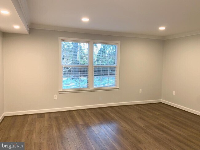 Building Photo - 750 Quince Orchard Blvd