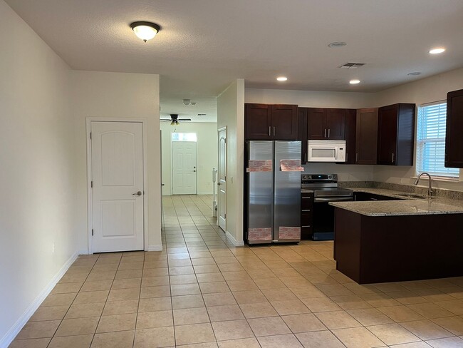 Foto del edificio - 3/2.5 Townhouse in Downtown Kissimmee