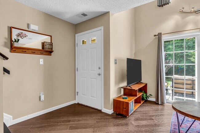 Building Photo - 51 Phoenix Ct