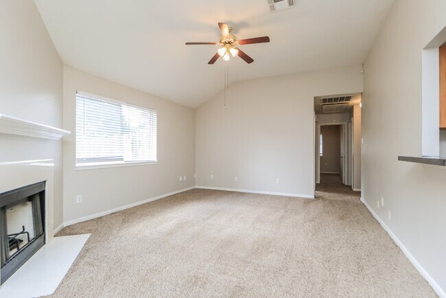 Foto del edificio - 12119 Bowsman Dr