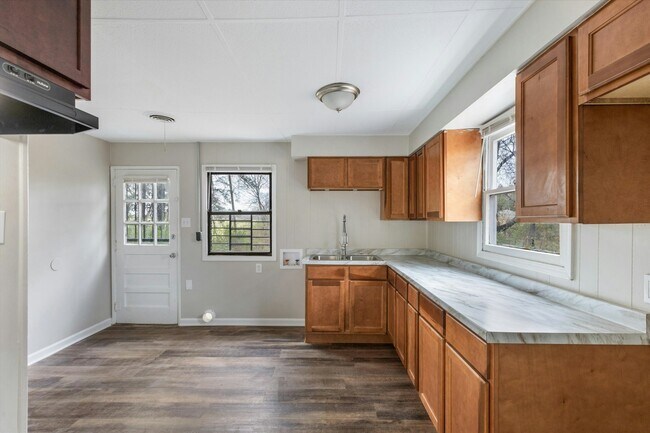Building Photo - 3615 Sunrise St