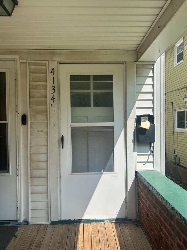 Foto del edificio - 4134 Lyman Ave
