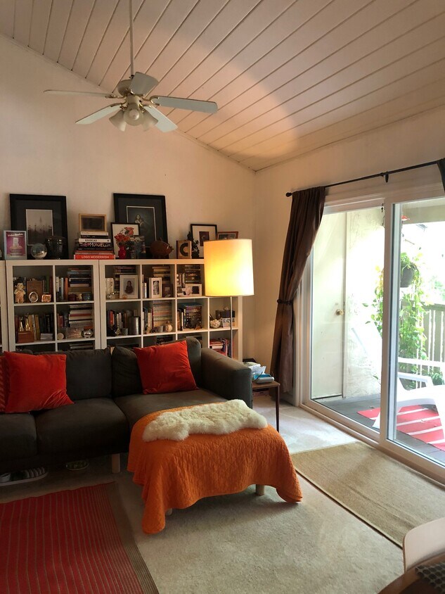 Living Room - 2728 Oak Rd