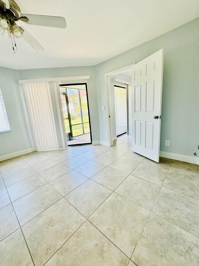 Foto del edificio - 4987 Pepper Cir