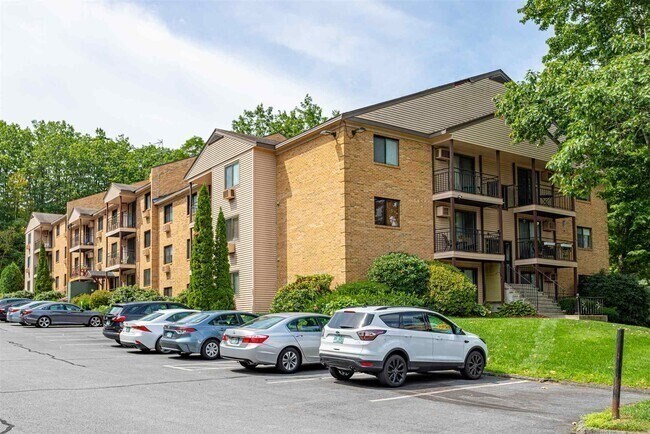 Foto del edificio - 19 Country Club Dr