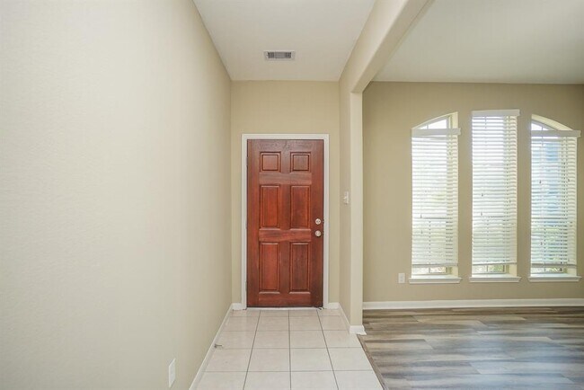 Building Photo - 15703 Whispering Green Dr