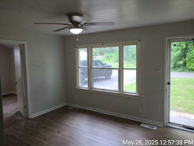 Foto del edificio - Nice 3BD/1BA