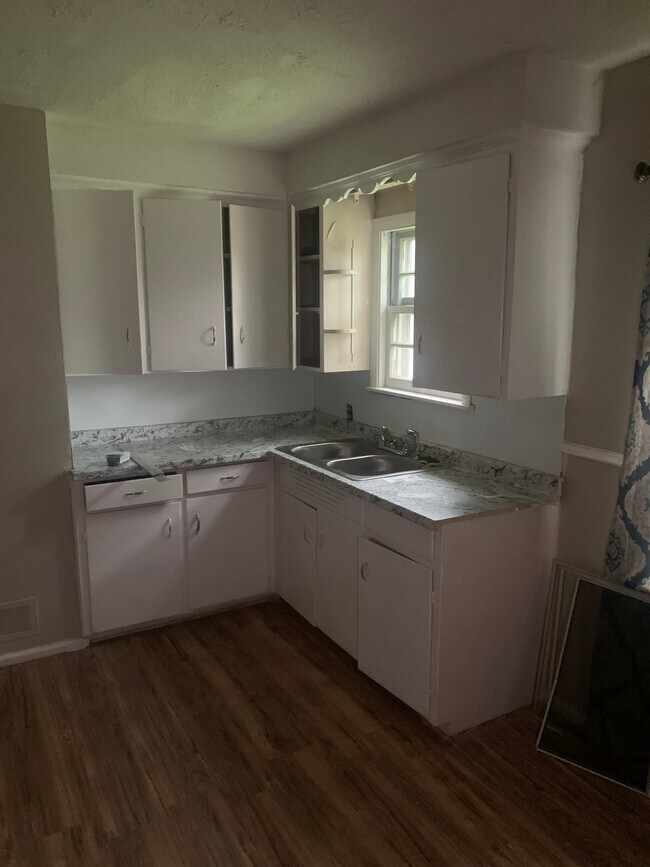 Building Photo - 4102 Lawndale Ave