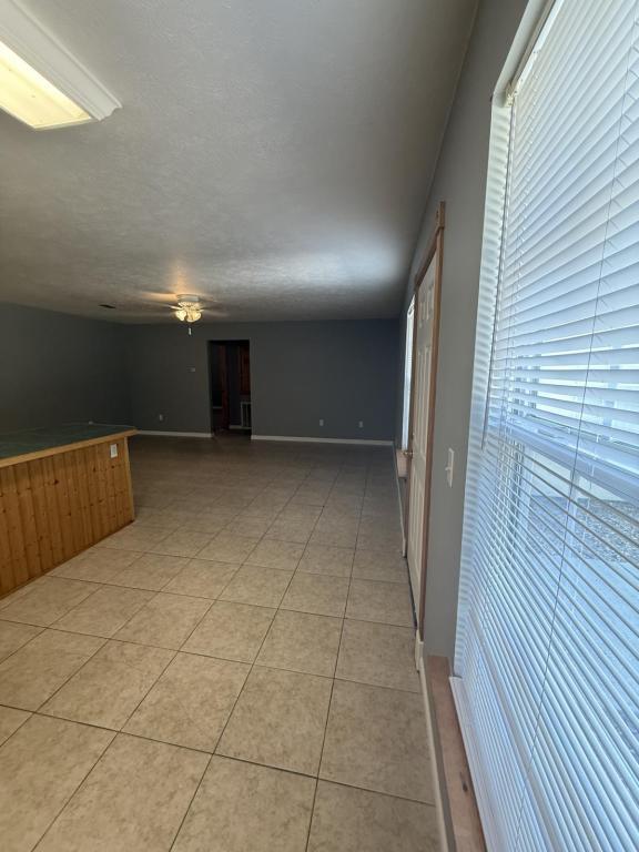 Building Photo - 2906 Pineland Dr