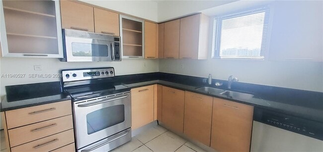 Foto del edificio - 3300 NE 191st St