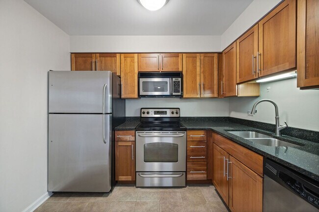 Foto del edificio - 2100 N Lincoln Park W
