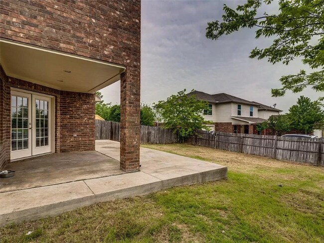 Building Photo - 5203 Chippewa Dr