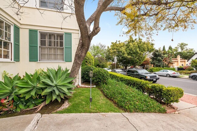 Foto del edificio - 10723 Ashton Ave