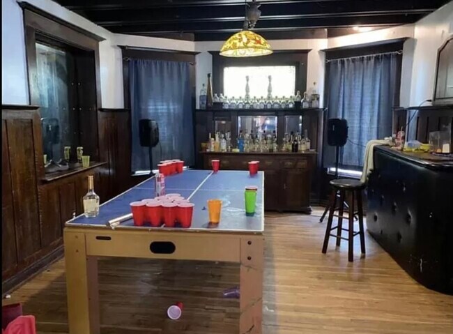 Foto del edificio - 121 Oak St