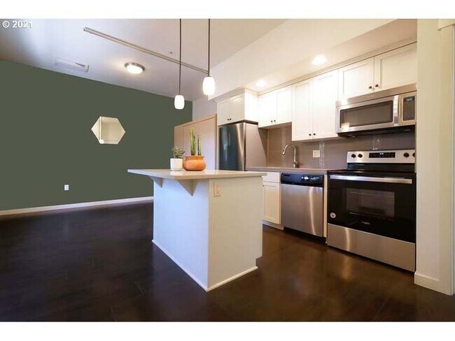 Building Photo - 13865 SW Meridian St