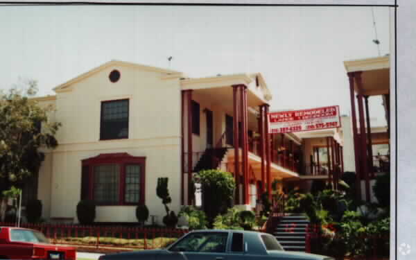 Building Photo - 820 S Serrano Ave