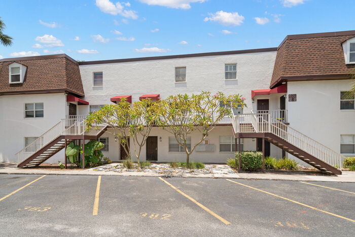 Foto principal - FURNISHED Condo For Rent in Tudor Cay!