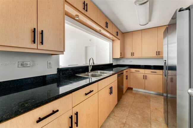 Building Photo - 801 Brickell Key Blvd