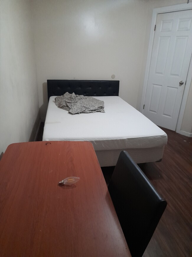 Building Photo - 203 Cherry St