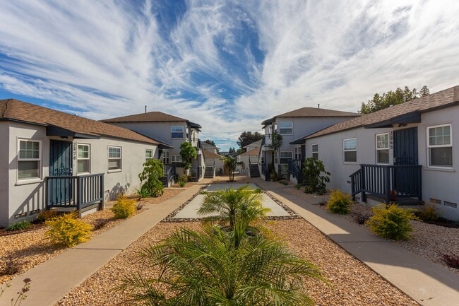 Building Photo - OPEN HOUSE: 1/24 3-4PM ~ 1 MONTH FREE!  2BR in Great Pacific Beach Location!