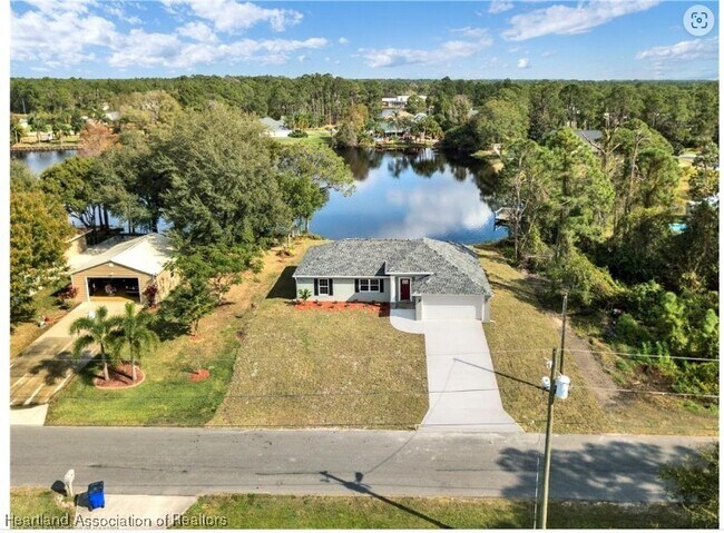 Foto del edificio - 5702 Lilac Rd